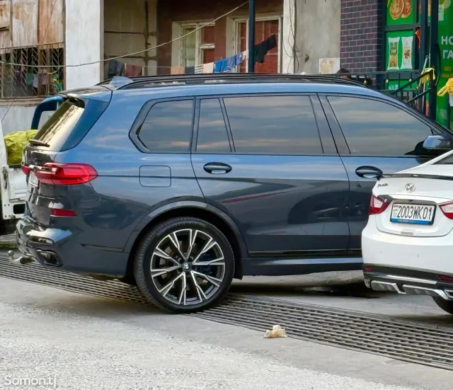 BMW X7 2021 · 4.4 AT