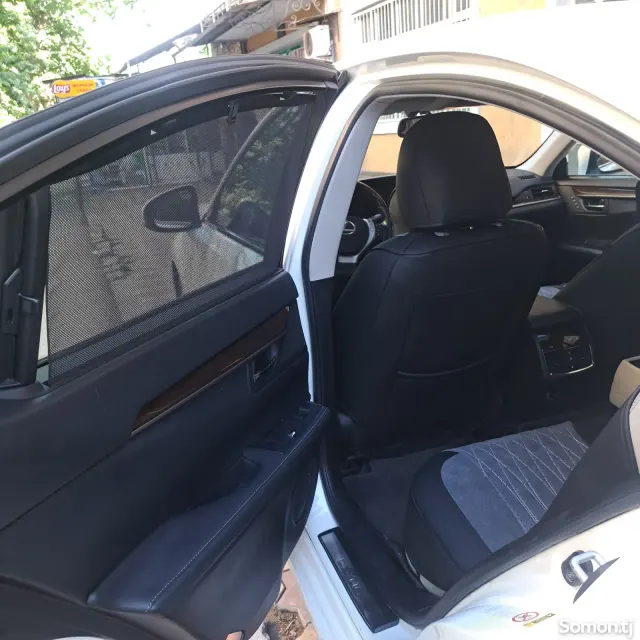 Lexus ES series 2015 · 2.5 AT