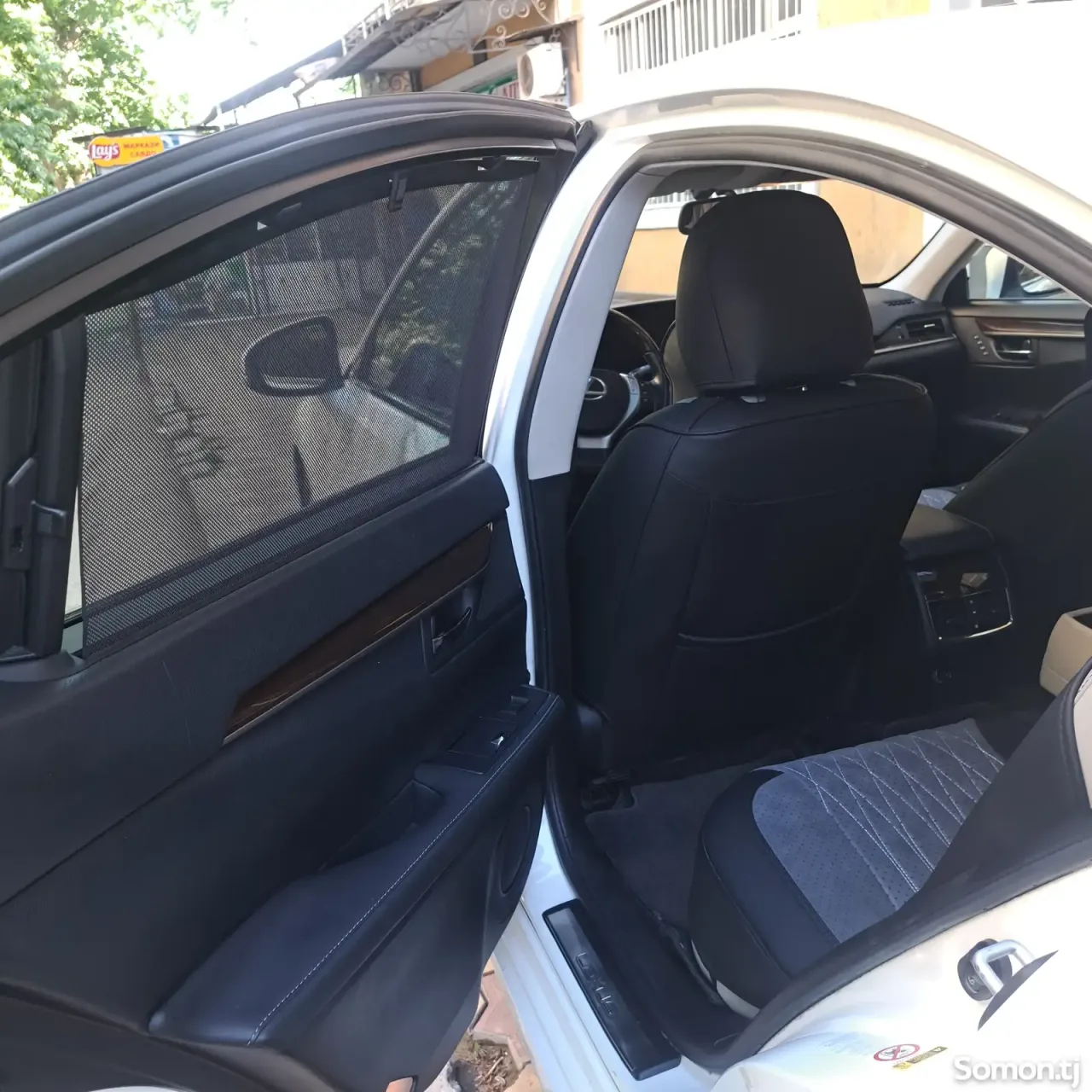 Lexus ES series 2015 · 2.5 AT