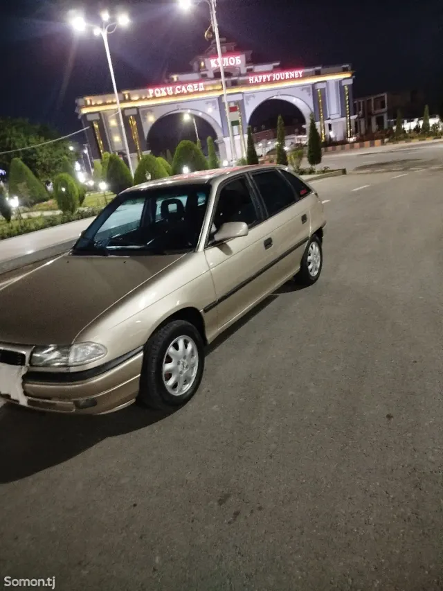 Opel Astra F 1997 · 1.6 MT