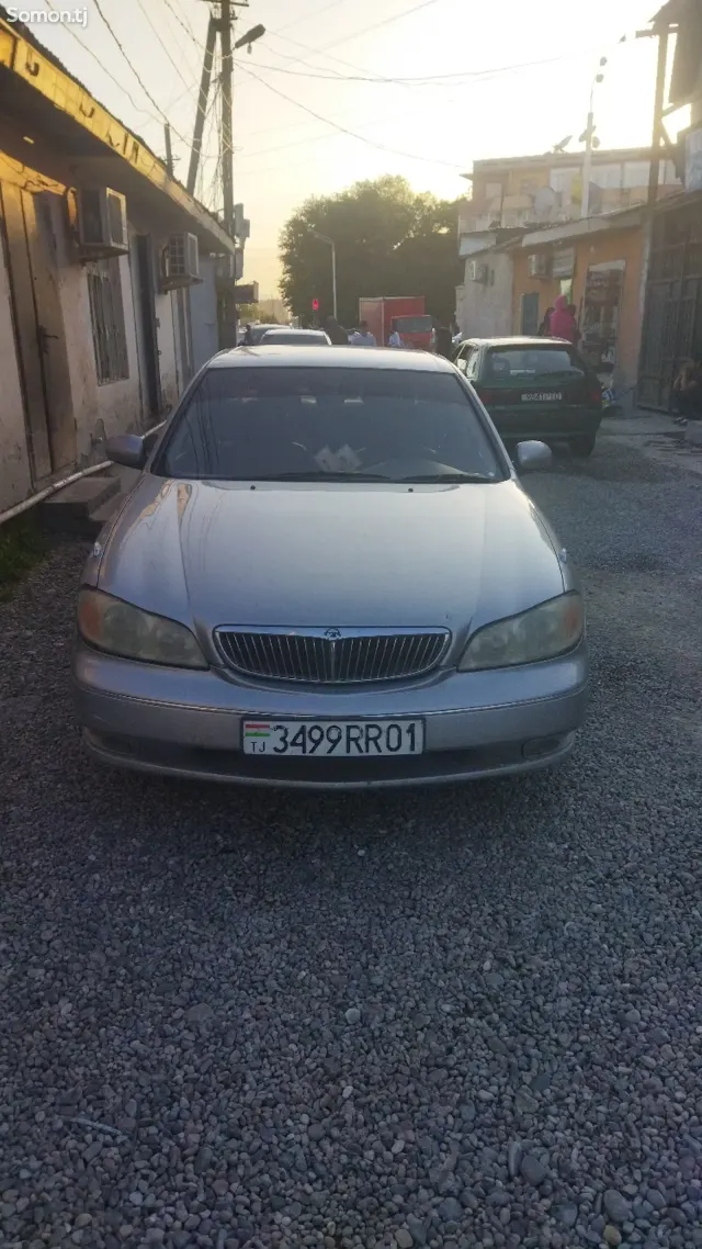 Nissan Maxima 2001 · 2.4 AT