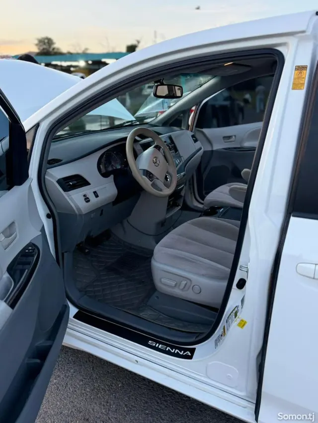 Toyota Sienna 2014 · 3.5 AT