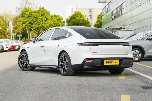 Geely Galaxy E8 2025 · AT