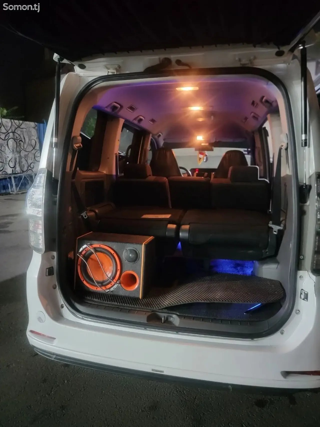 Toyota Voxy 2008 · 2.0 AT