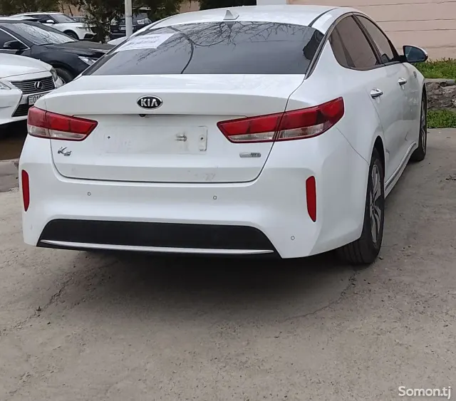 Kia K5 2016 · 2.0 AT