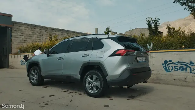 Toyota RAV 4 2022 · 2.5 AT