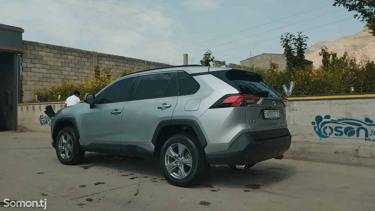 Toyota RAV 4 2022 · 2.5 AT