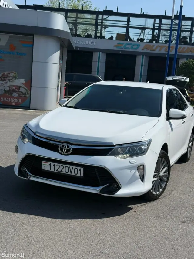 Toyota Camry 2015 · 2.5 AT