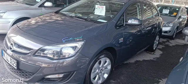 Opel Astra J 2014 · 1.4 MT