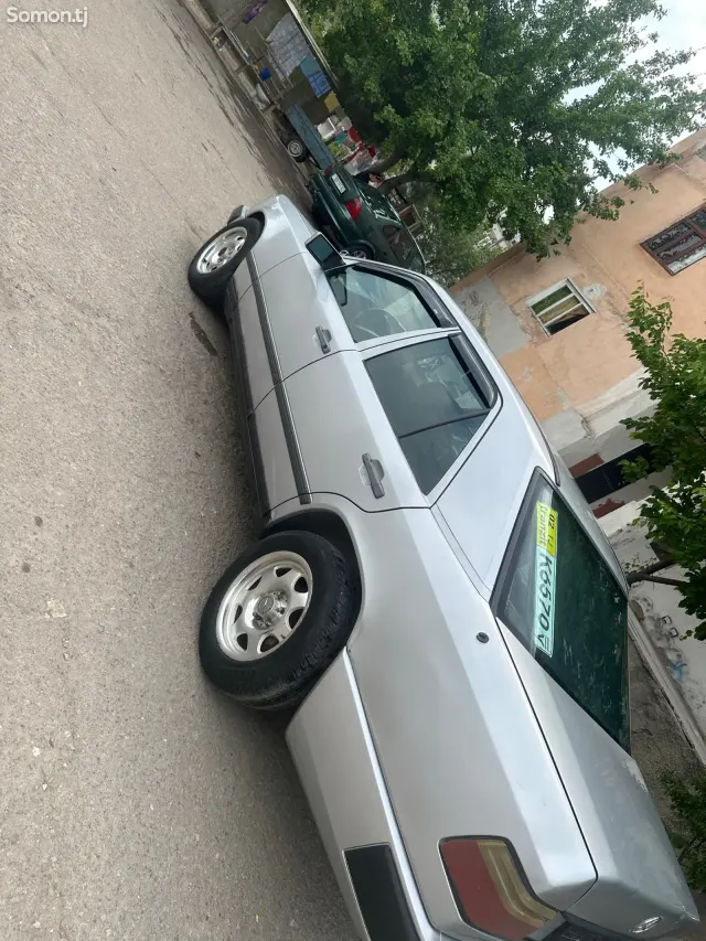 Mercedes-Benz W124 1987 · 2.0 MT