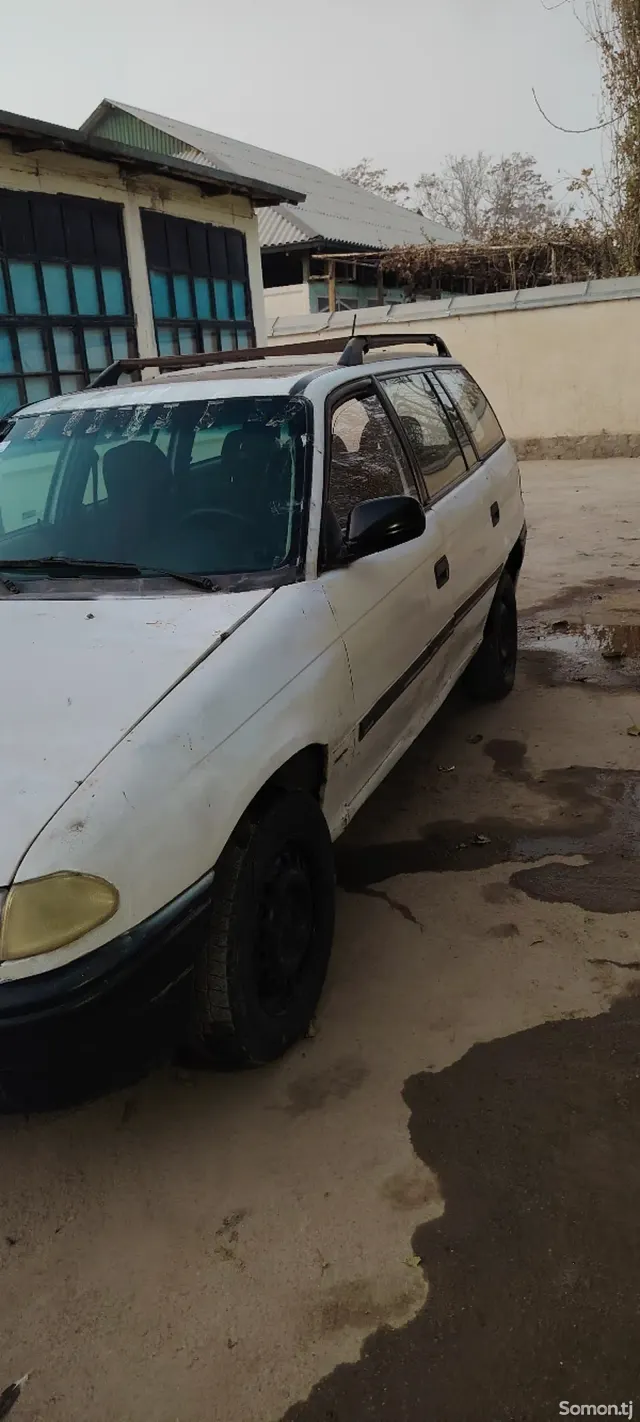 Opel Astra F 1994 · 1.6 MT