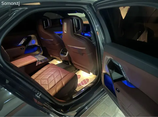BMW 7 series 2024 · 4.0 AT