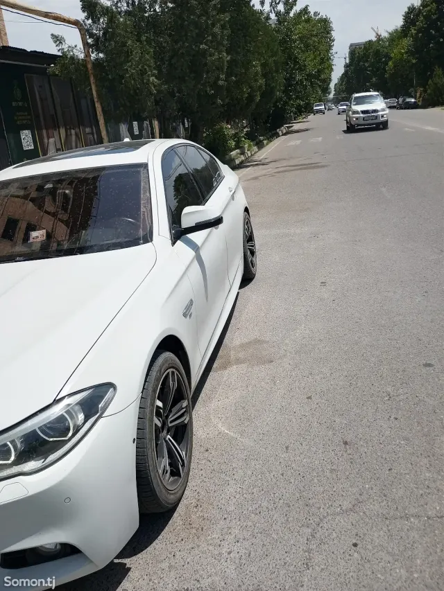 BMW M5 2016 · 4.4 AT