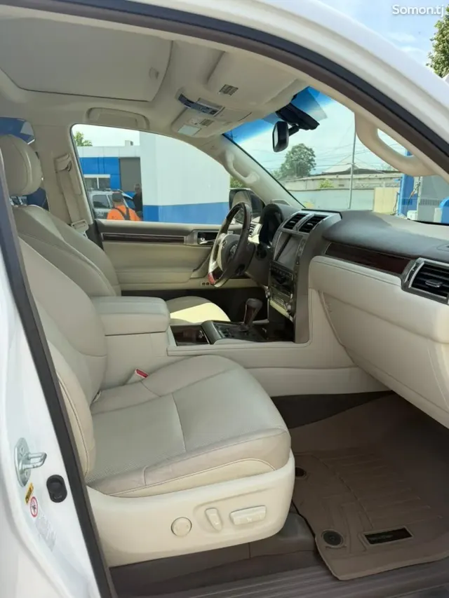 Lexus GX series 2017 · 4.6 AT