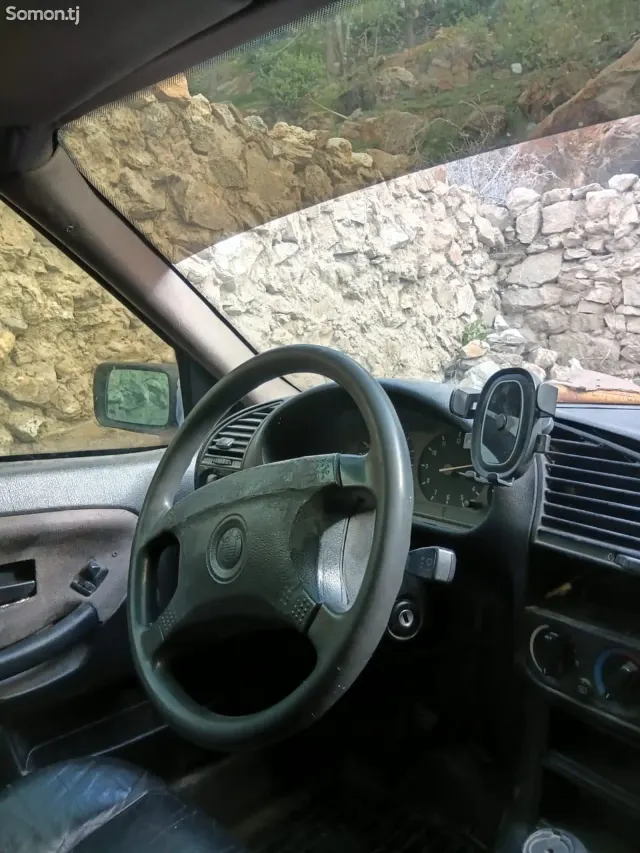 BMW 3 series 1993 · 1.6 MT