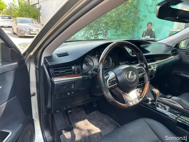 Lexus ES series 2015 · 2.5 AT
