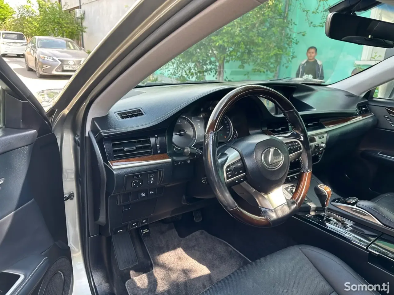 Lexus ES series 2015 · 2.5 AT