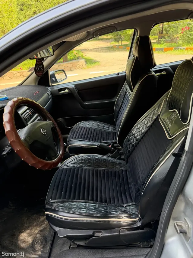 Opel Astra G 2000 · 1.6 MT