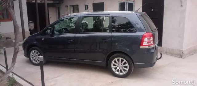 Opel Zafira 2008 · 2.2 MT