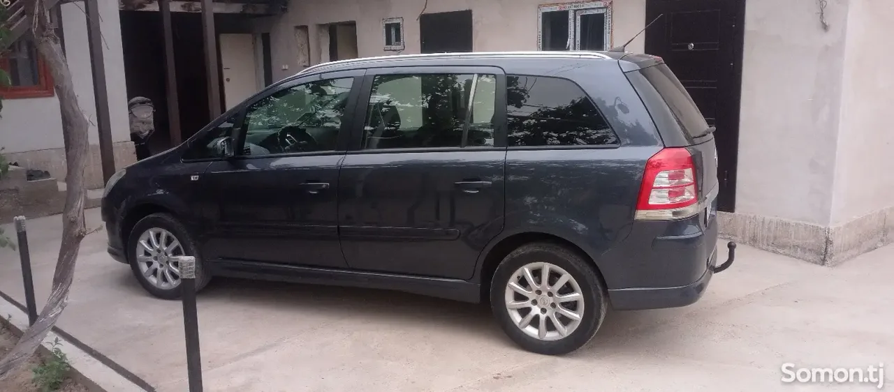 Opel Zafira 2008 · 2.2 MT