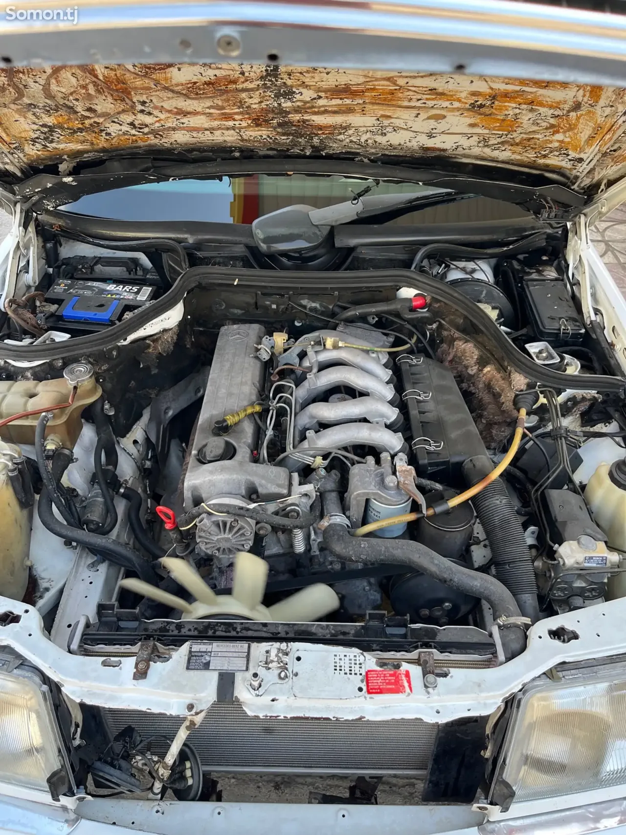 Mercedes-Benz W124 1990 · 2.5 MT