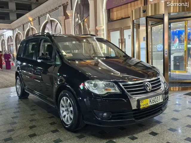 Volkswagen Touran 2007 · 1.4 MT