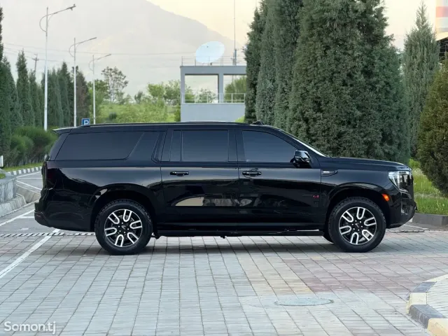 GMC Yukon 2023 · 6.2 AT