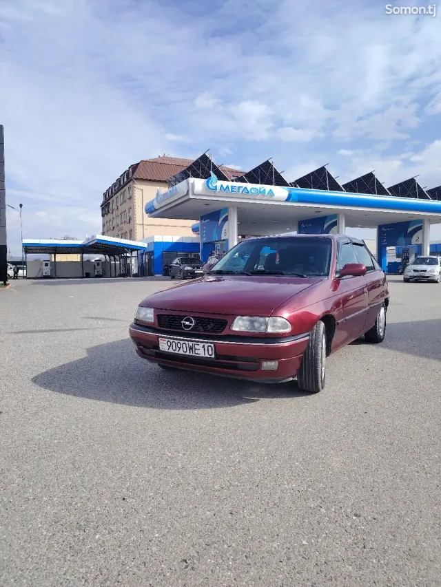 Opel Astra F 1996 · 1.6 AT