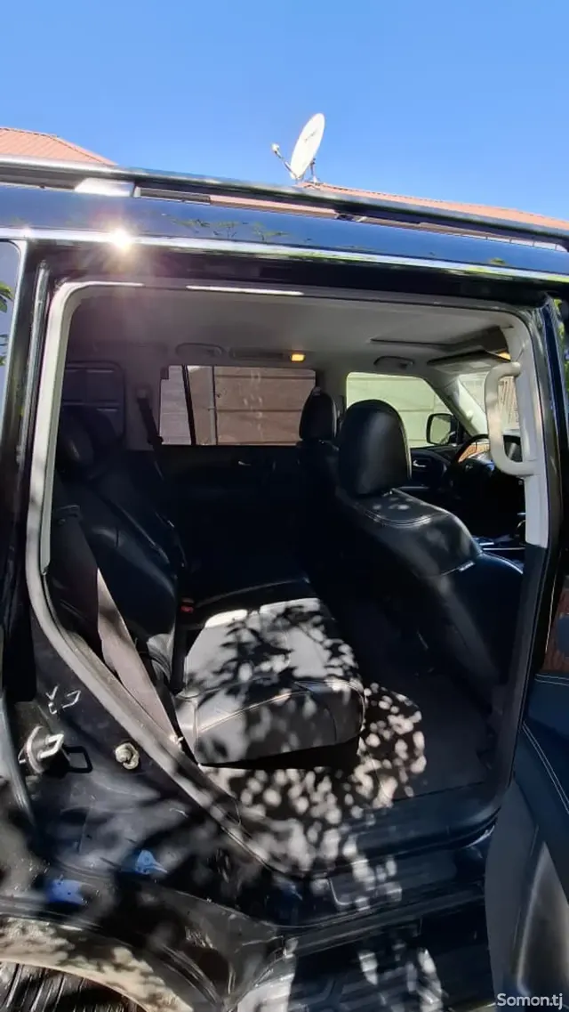 Nissan Armada 2019 · 5.6 AT