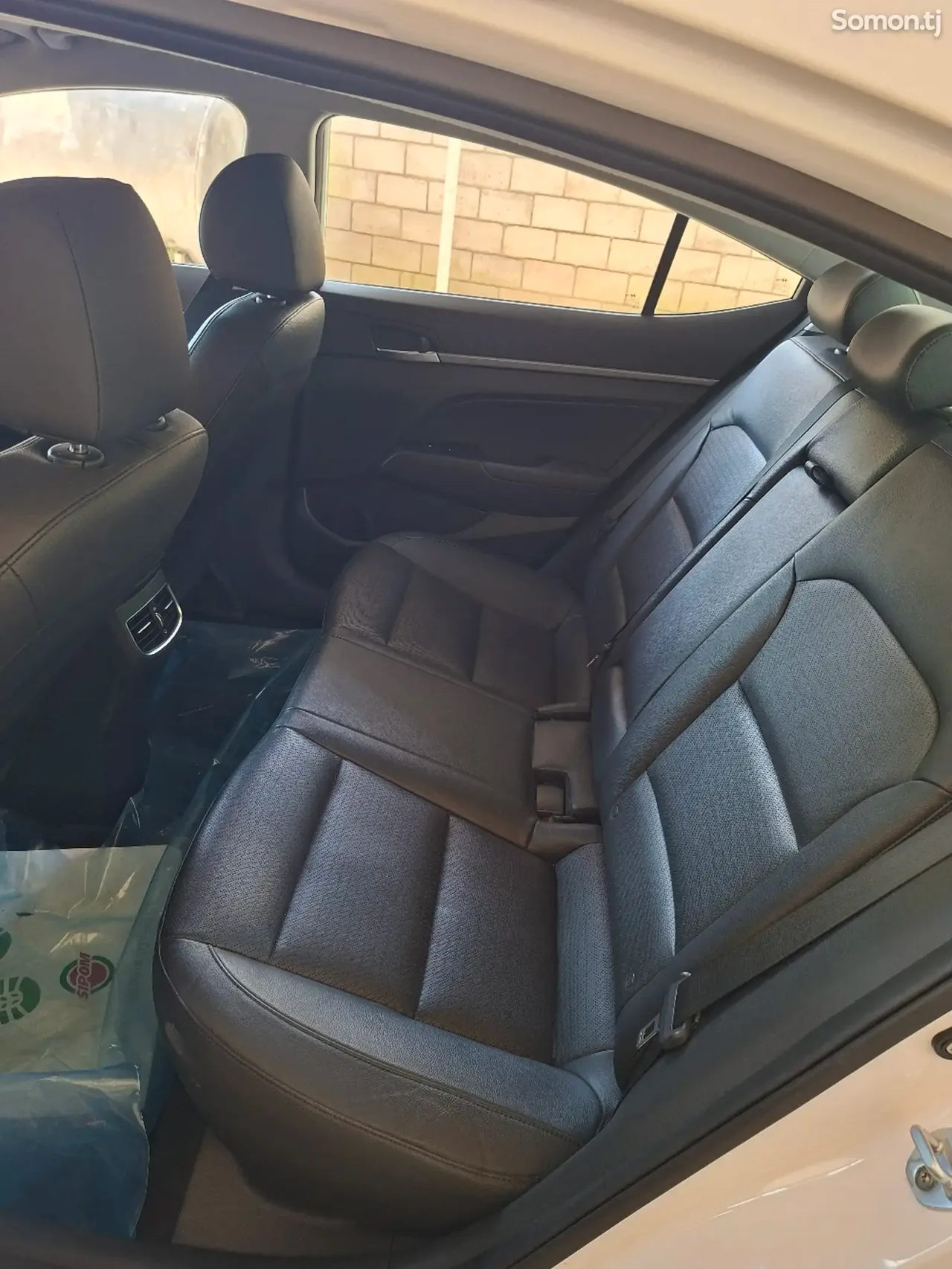 Hyundai Avante 2015 · 1.6 AT