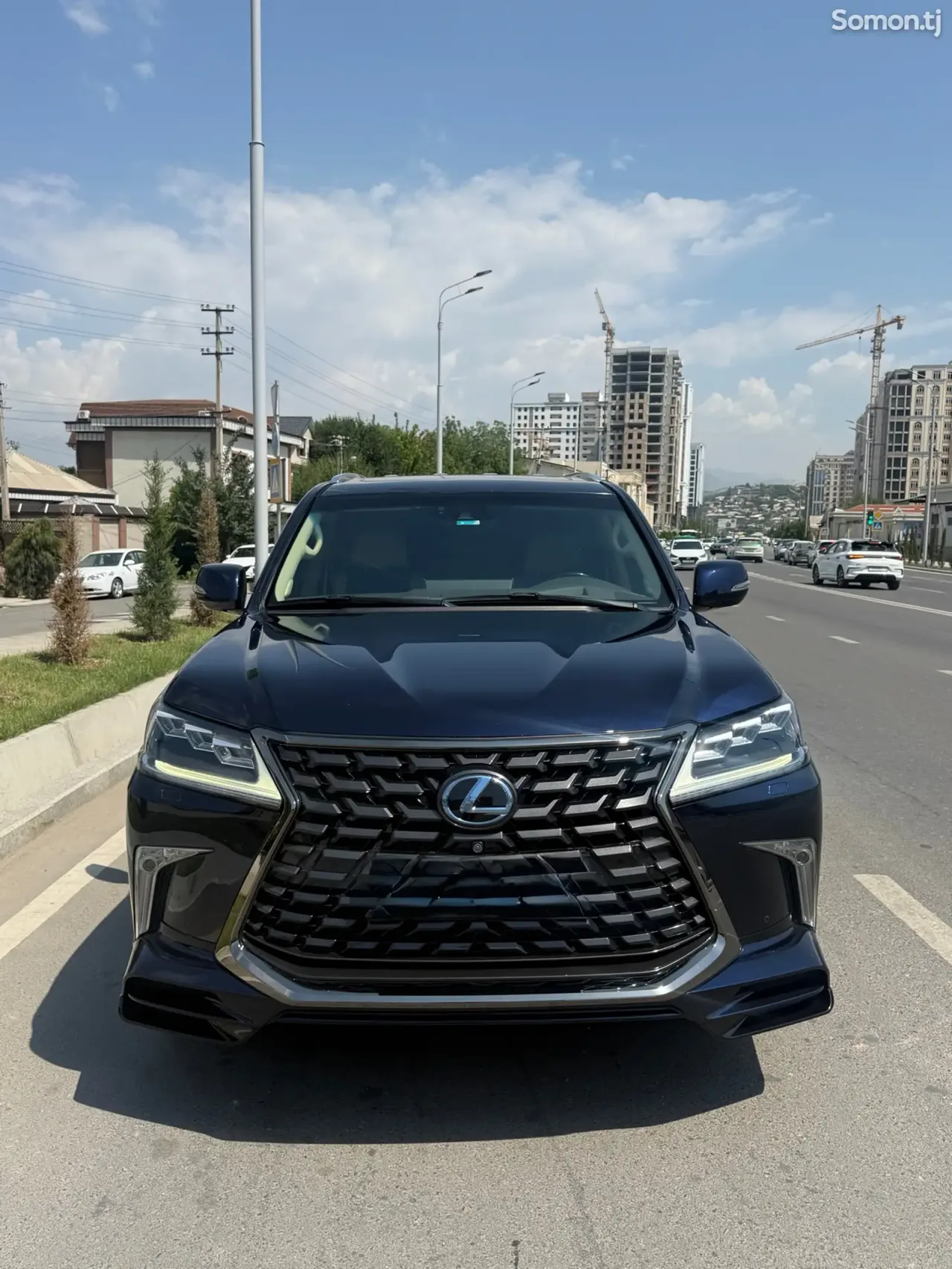 Lexus LX series 2017 · 5.7 AT