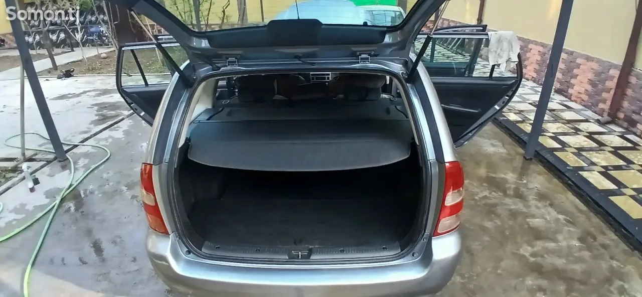 Toyota Corolla 2004 · 1.6 MT