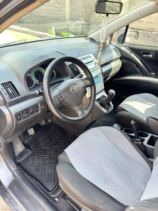 Toyota Corolla Verso 2009 · 2.2 MT