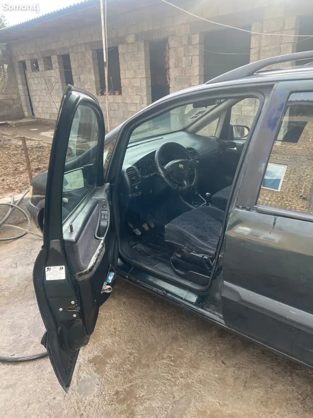 Opel Zafira 1999 · 1.6 MT