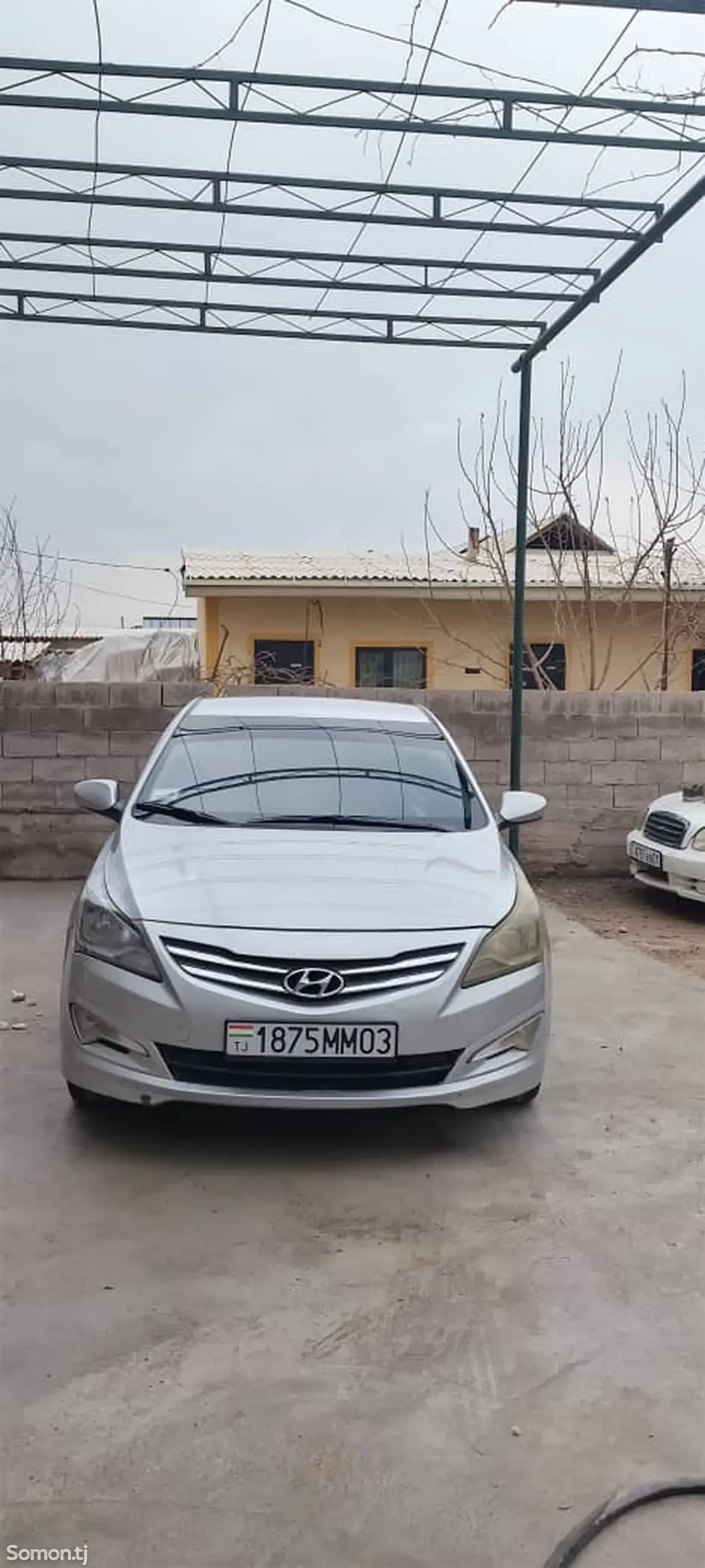 Hyundai Solaris 2015 · 1.6 MT