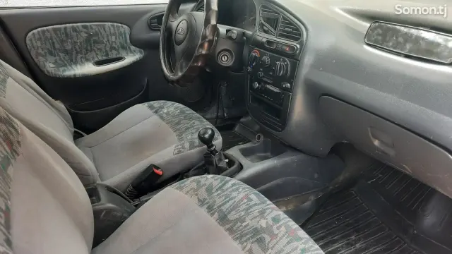 Daewoo Lanos 1996 · 1.6 MT