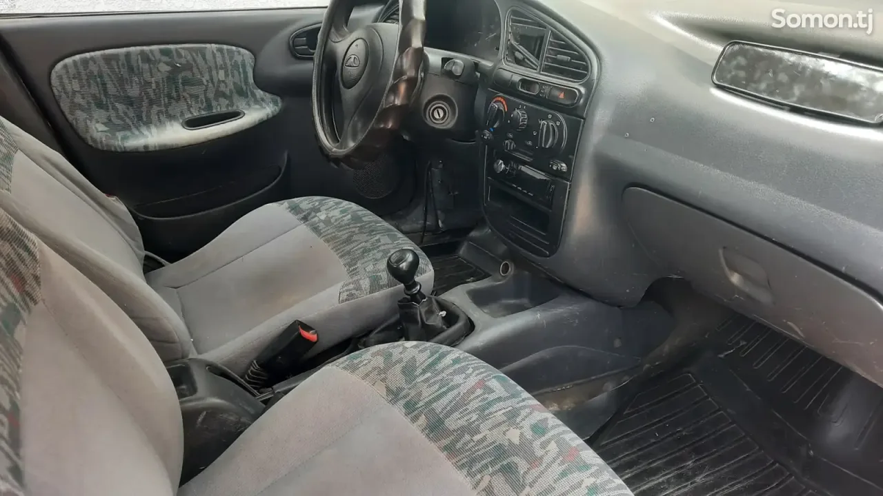Daewoo Lanos 1996 · 1.6 MT