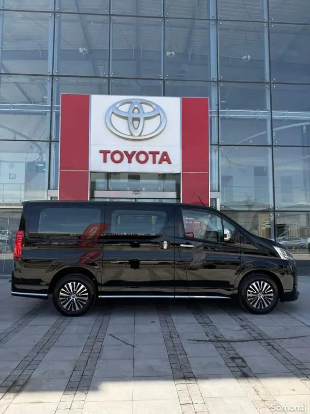 Toyota HiAce 2025 · 3.5 AT