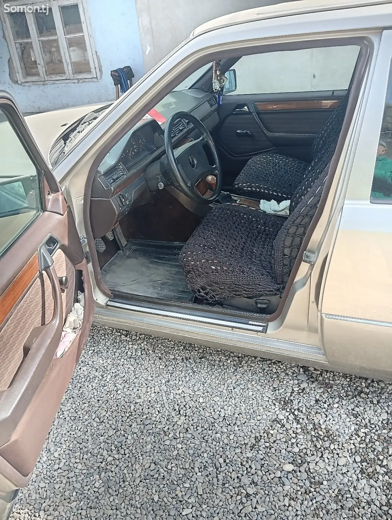 Mercedes-Benz W124 1992 · 2.0 MT