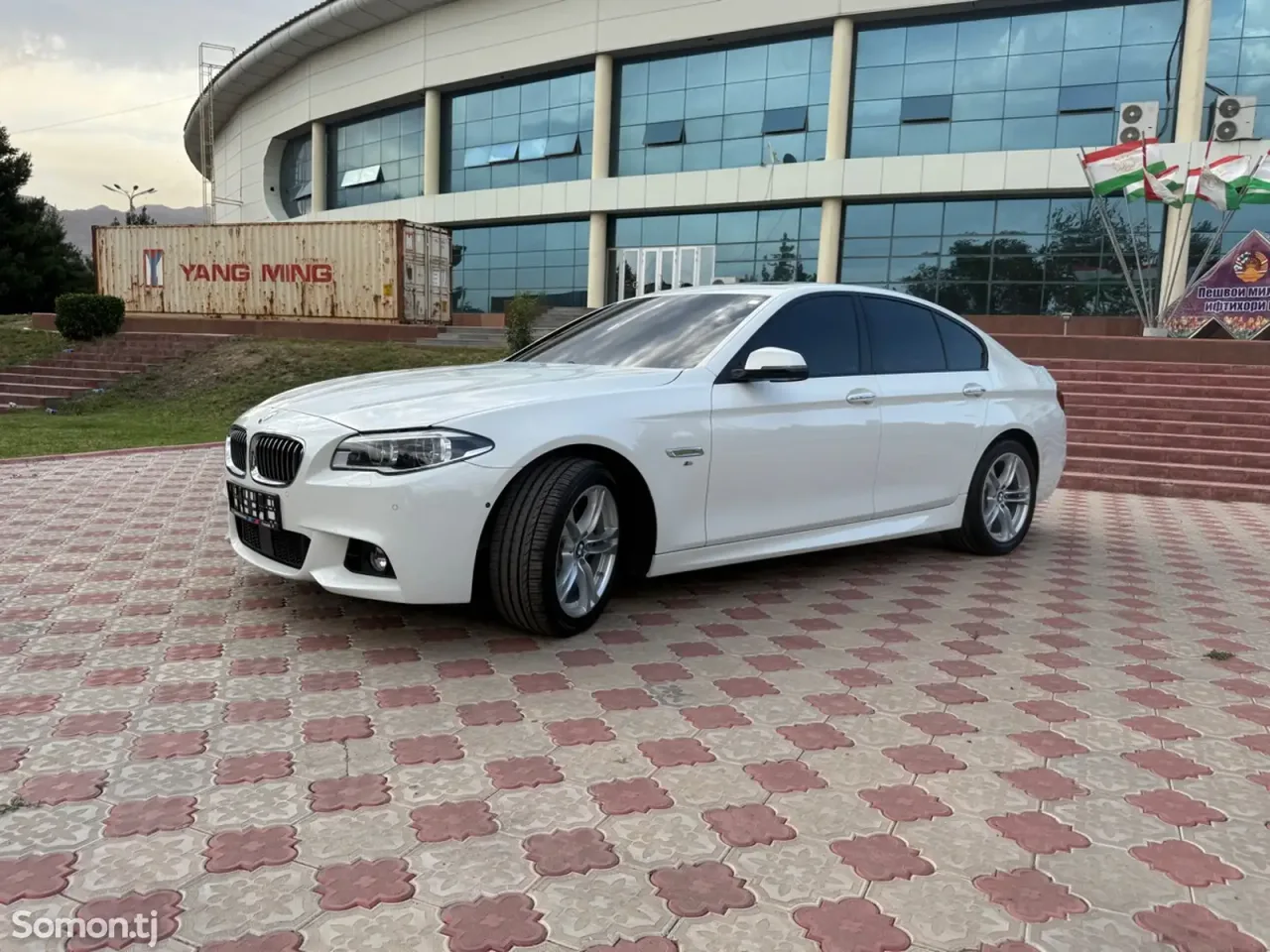 BMW 5 series 2016 · 2.0 AT