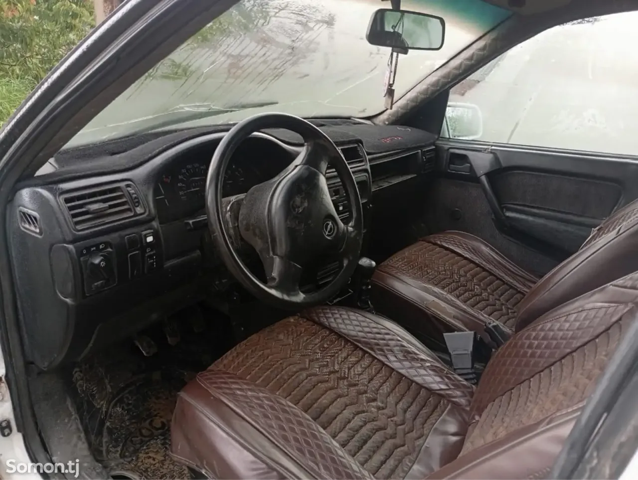 Opel Vectra A 1990 · 1.6 MT