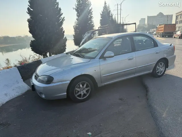 Kia Spectra 2006 · 1.6 MT
