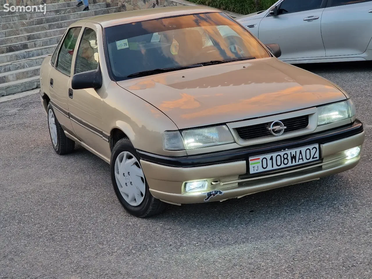Opel Vectra A 1991 · 1.6 MT