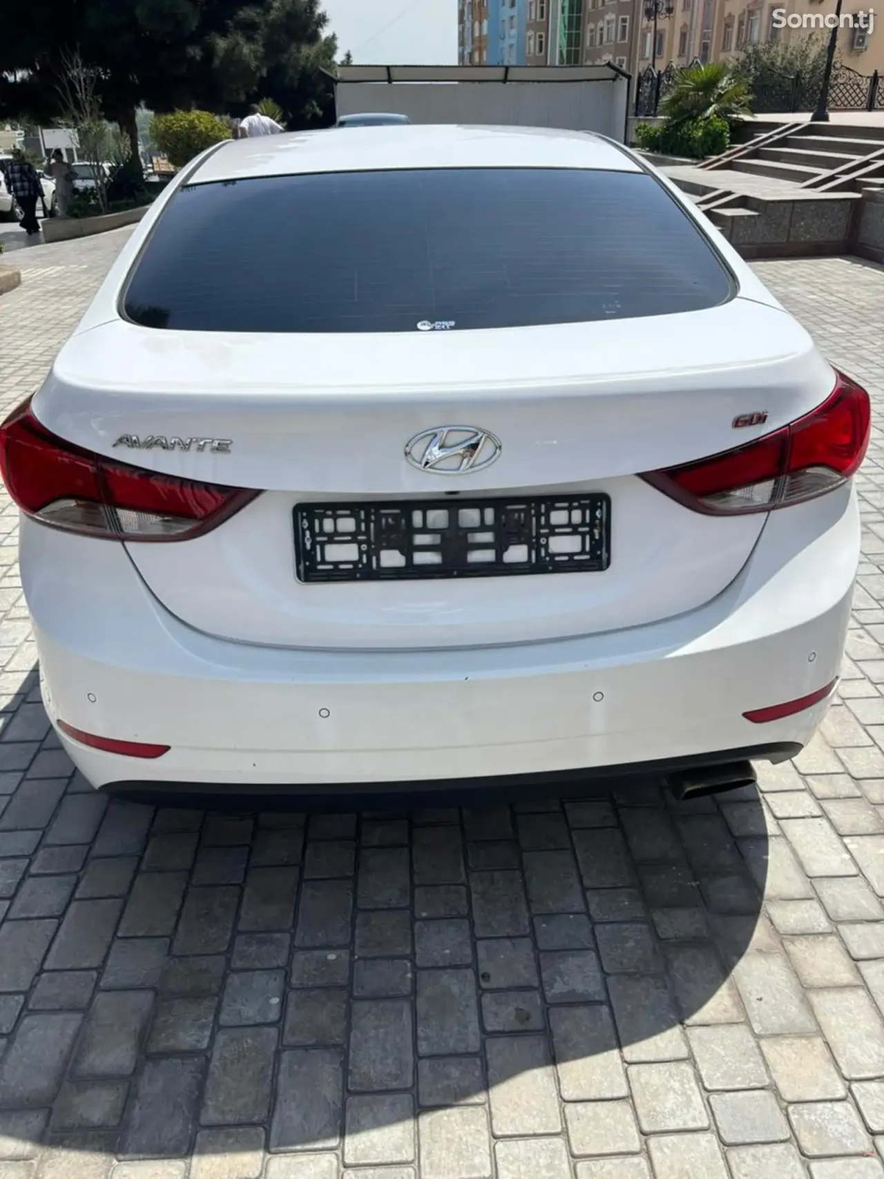 Hyundai Avante 2014 · AT