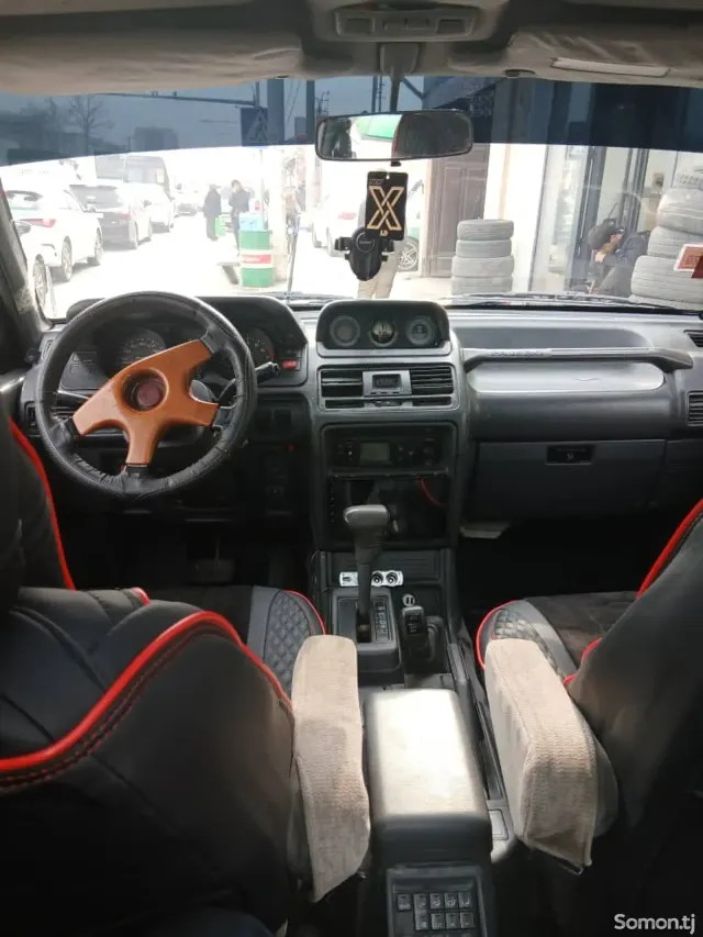 Mitsubishi Pajero 1993 · 3.0 AT