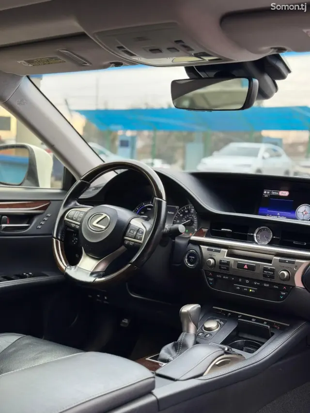 Lexus ES series 2016 · 3.0 AT