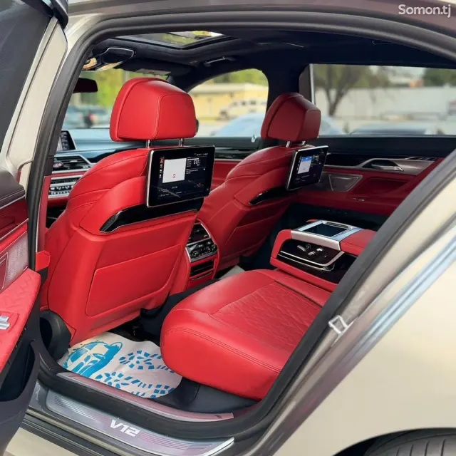 BMW 7 series 2021 · 6.0 AT