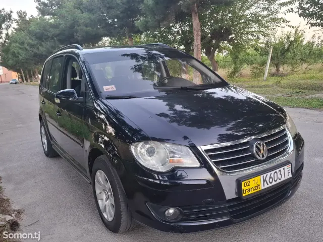 Volkswagen Touran 2007 · 1.4 MT