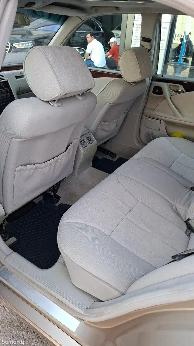 Mercedes-Benz E class 2000 · 3.2 AT