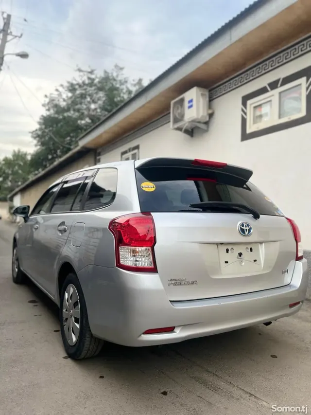 Toyota Fielder 2015 · 1.5 AT